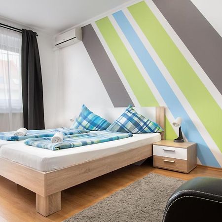 Lux Apartmanok ハイデゥソボスロー エクステリア 写真