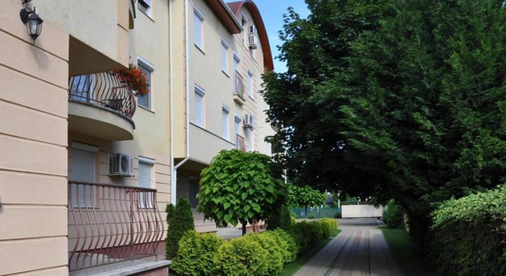 Lux Apartmanok ハイデゥソボスロー 部屋 写真