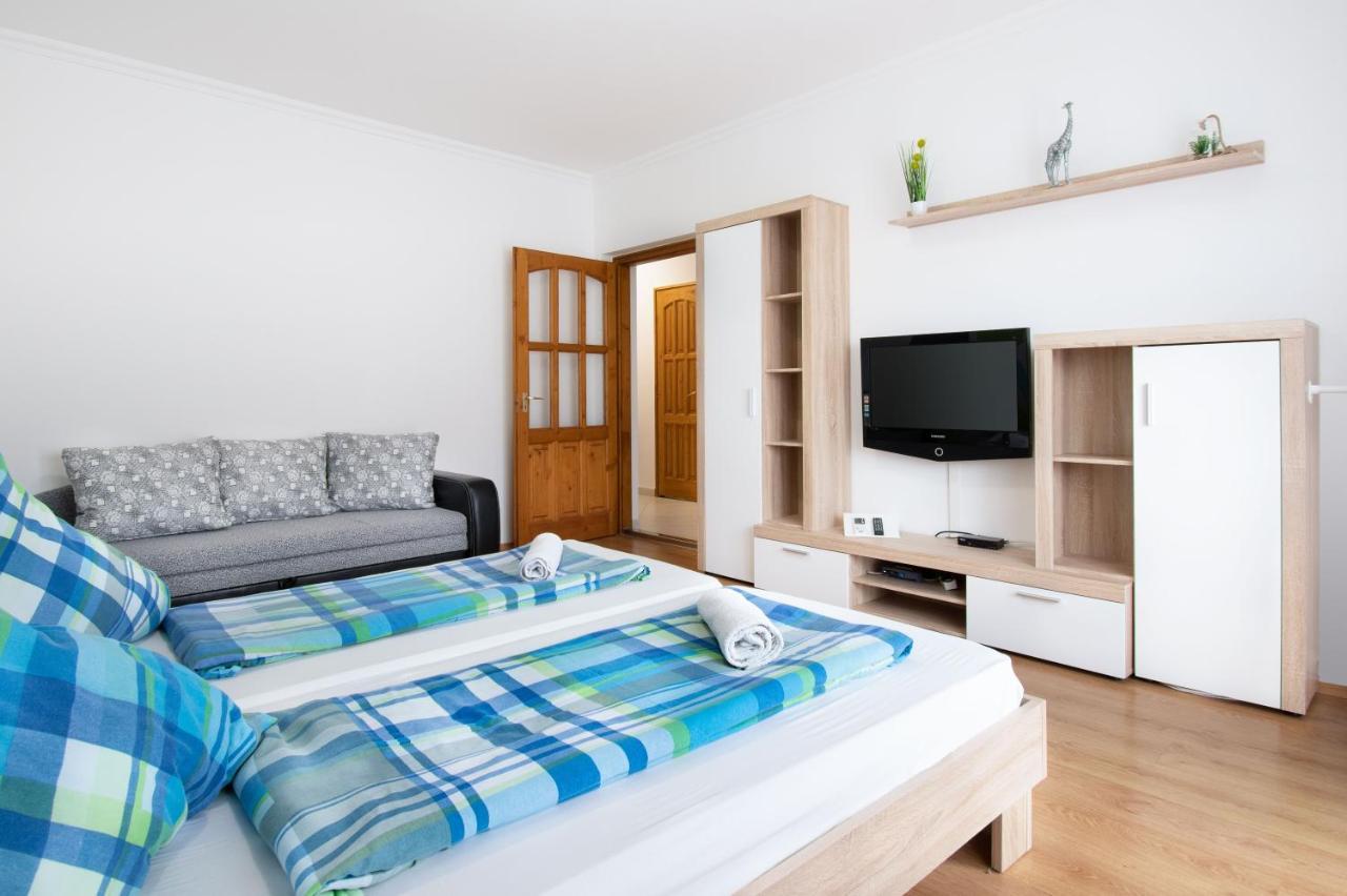 Lux Apartmanok ハイデゥソボスロー エクステリア 写真