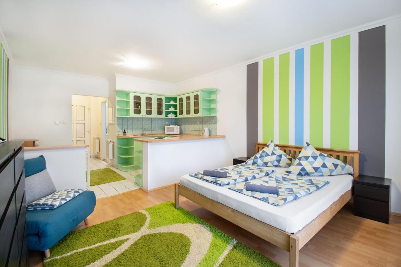 Lux Apartmanok ハイデゥソボスロー エクステリア 写真
