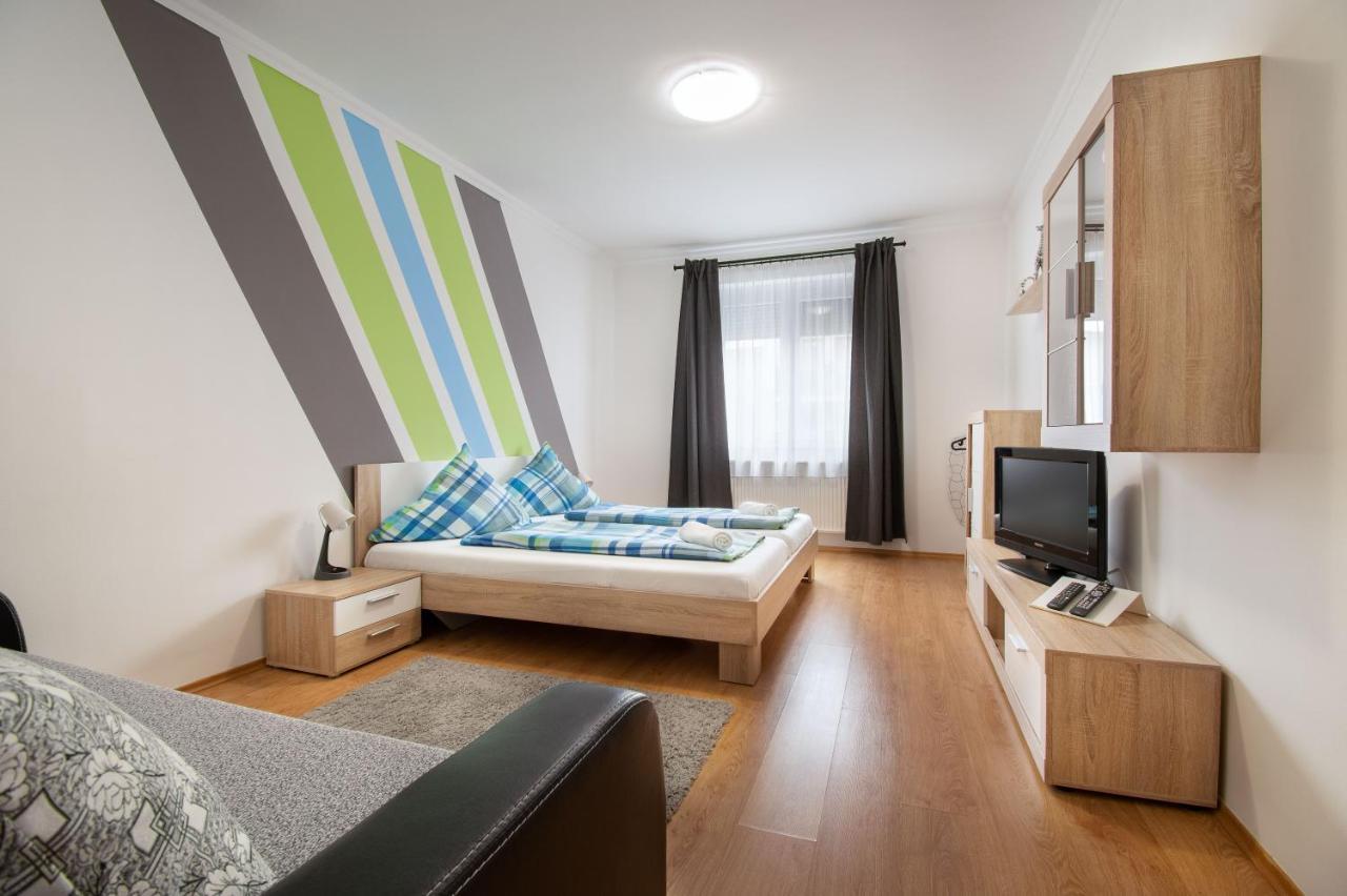 Lux Apartmanok ハイデゥソボスロー エクステリア 写真
