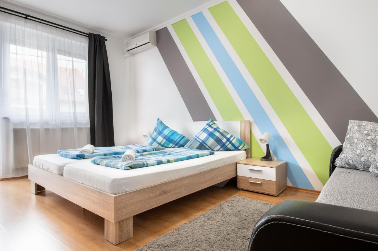 Lux Apartmanok ハイデゥソボスロー エクステリア 写真